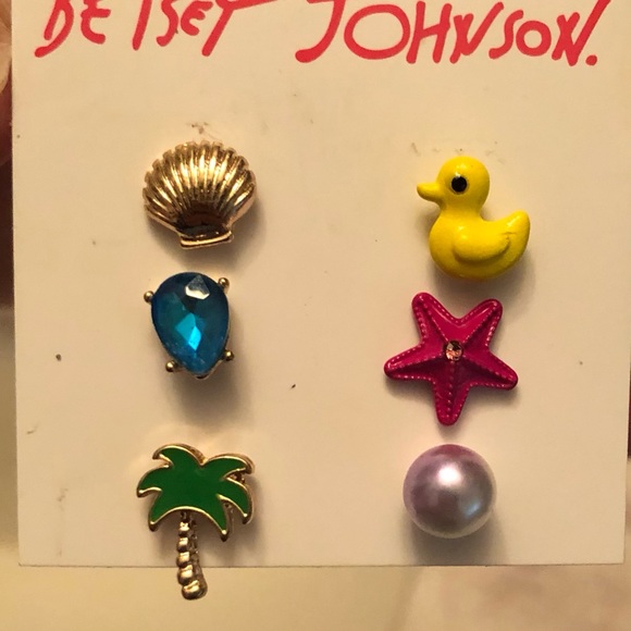 Betsey Johnson 6 mismatch stud earrings - Picture 3 of 4